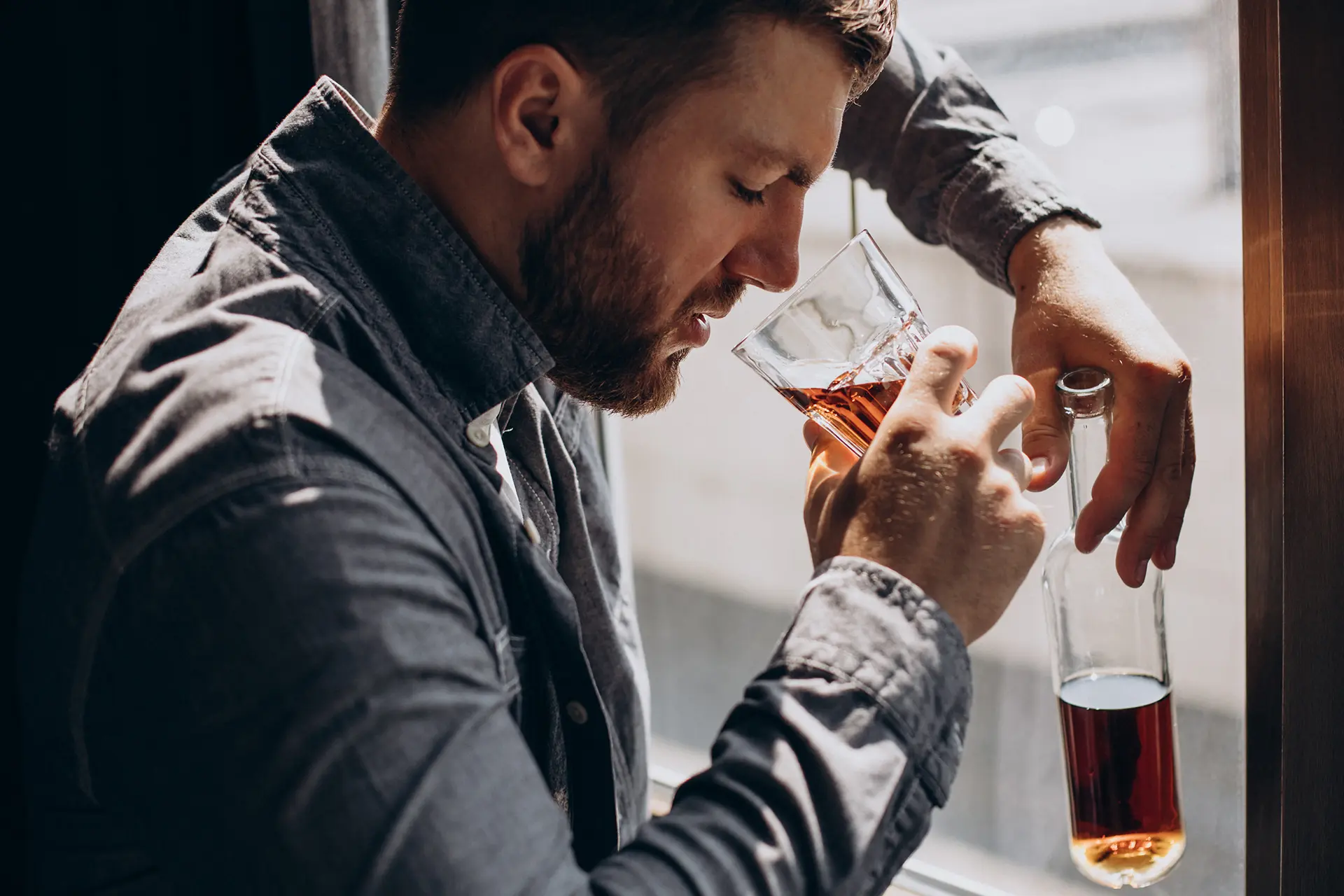 Jak wyjść z alkoholizmu - artykuł o terapii uzależnień